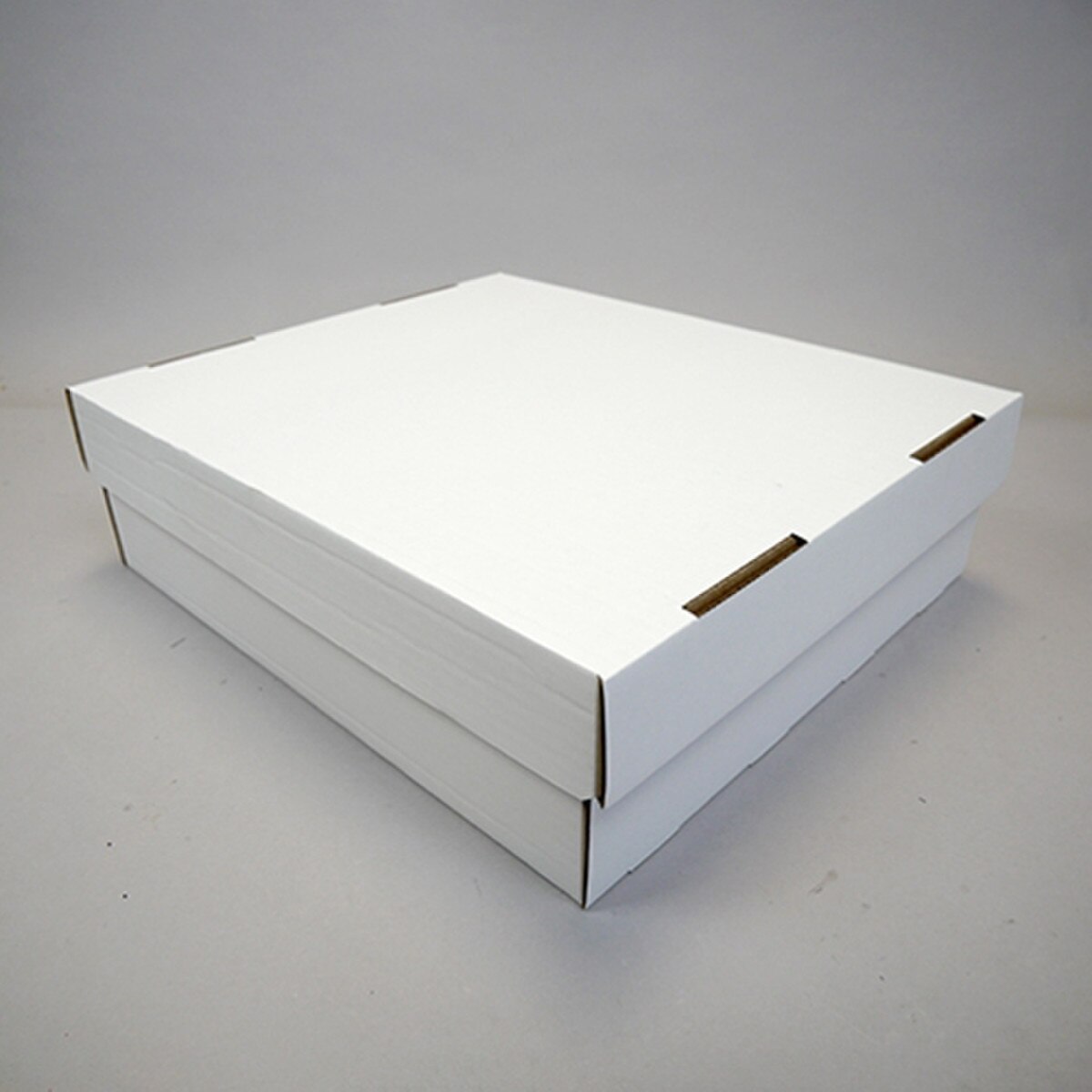 This two-piece�white corrugated tra